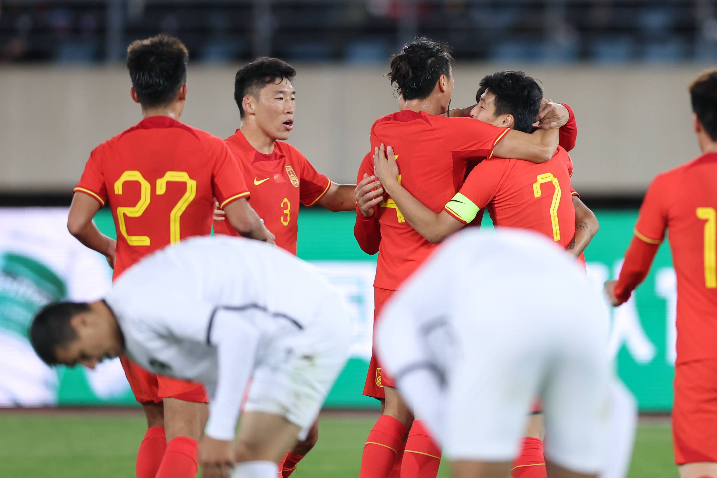 斑斓的韩国留学生夏帆（徐池承 饰）在深夜古怪坠楼，灭亡现场只留下四个神秘数字。与此同时，跟她关系最为紧密亲密的何元杰（张优 饰）却因车祸而不测掉忆。大难不死的他只能经由过程催眠来寻觅本身的回想，在潜意识中寻觅谜底，可他却是以步进了一个可骇的世界，梵高的《星空图》、东南亚蛊术 、白衣鬼魂，灵异相继而来……而更加致命的是，他居然发现夏帆的死与他有千丝万缕的关系。老友李岩（曹帅 饰），美男警官杨柳（李菁菁 饰）与他同业解谜，这步步危机的路上，他事实能信赖谁？可骇的泉源在哪里？本相的背后是甚么？